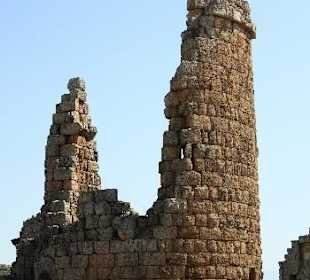 Reste der ovalen Türme