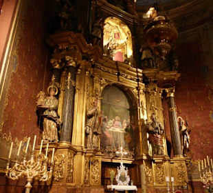 Der Hauptaltar von Santa Maria dels Àngels