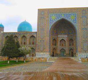 Prachtvolle Medrese zwischen Ulugbek und Sherdor