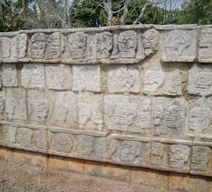 Schädelgerüst am Tzompantli