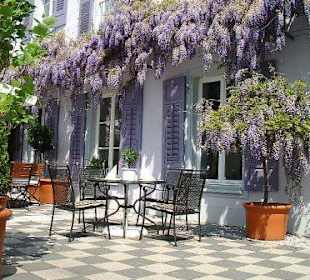 Mediterraner Flair auf der Terrasse des Bad-Hotels