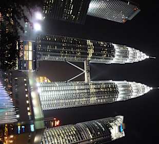 Petronas Towers bei Nacht