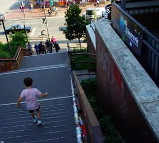 Landungsbrücken zu Fuß runter