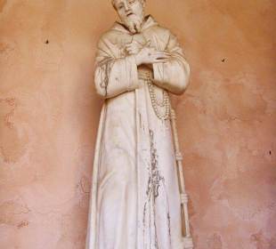 Biblische Steinfigur vor dem Dom in der Altstadt