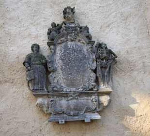 Epitaph an der Außenwand
