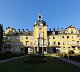 Der zentrale Schlossteil in der Morgensonne