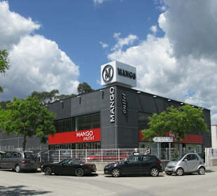 Mango Outlet, etwas außerhalb gelegen