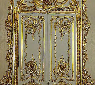 Türdekoration im Raum Katharina