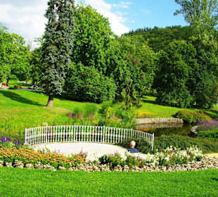 Im Kurpark unterwegs. Am Bach entlang