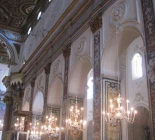 Im Dom zu Amalfi (Säulen zum Seitenschiff)