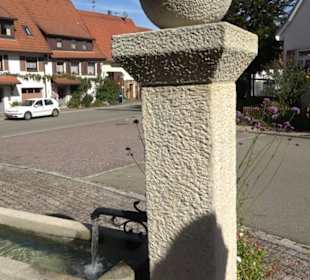 Dorfbrunnen Marienkirche Upfingen