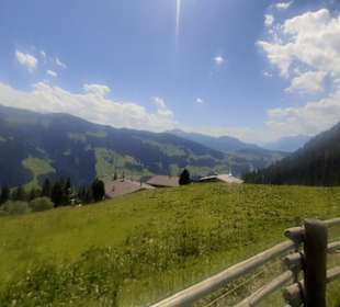 Blick von der Bischoferalm ins Tal