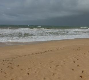 Der lange Sandstrand Praia do Quinta do Lago