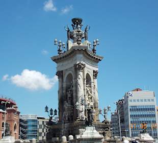 Fountain in center of the square