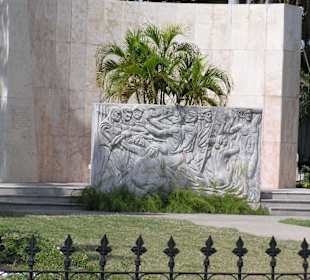 Santa Ifigenia neben dem Eingang