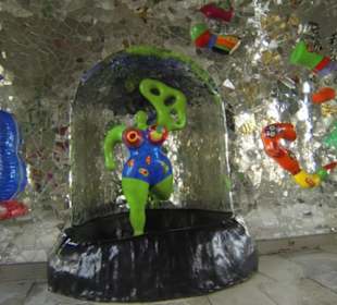 Grotte der Niki de Saint Phalle