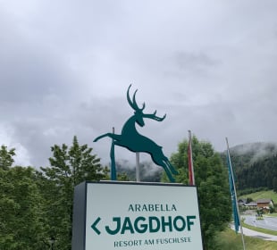 Vor dem Hotel Arabella Jagdhof Arabella Jagdhof Resort am Fuschlsee