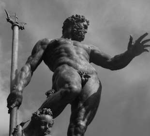 Dumny Neptun pilnuje miasta