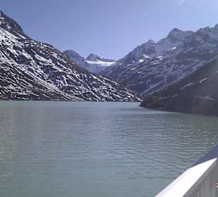 Ansicht vom Stausee der Sivretta Hochalpenstrasse