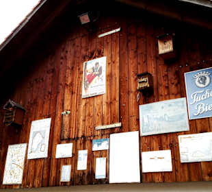 Am Biergarten alte Schilder
