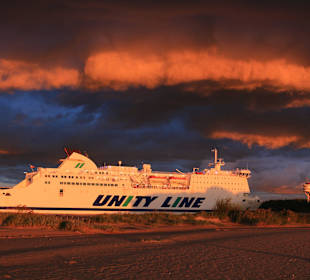 Prom wpływający do Świnoujścia przy Stawa Młyny