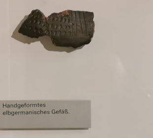 Ap26- Museum 1. Stock Elbgermanisches Gefäß