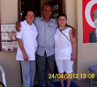 Ihnhaber mit Frau und Angestellte