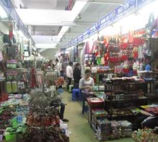Der wenig attraktive Dong-Xuan-Markt