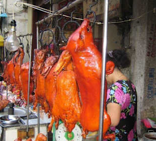 Frisches Ferkel und Enten.