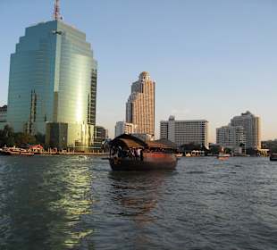 Hotelshuttleboot zum Saphin Taksin