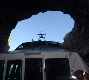 Mit dem großen Boot in die Höhlen