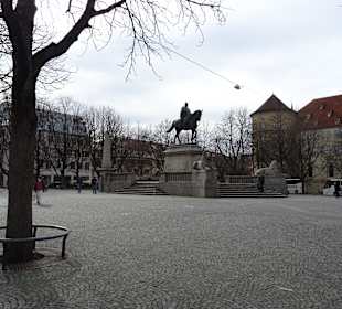 Karlsplatz vor dem Alten Schloss