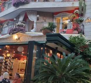Zum Hotel Restaurant getrennt