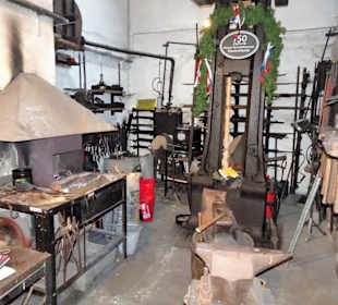 Rundgang durch die Hallen der Gesenkschmiede