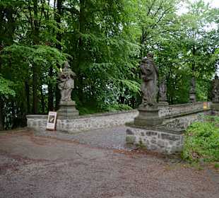 Posągi przy zamku valdstejn