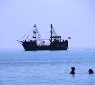 Piratenschiff 2x die Woche fährt es raus mit Disco