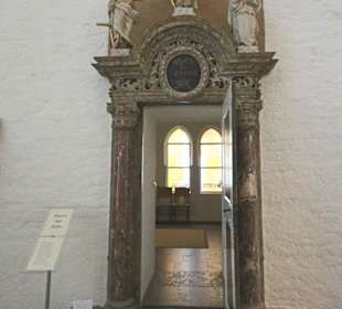 Tür zur Taufkapelle