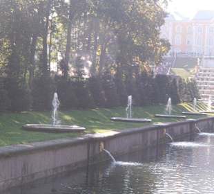 Peterhof - Kanal zwischen Schloß und Ostsee