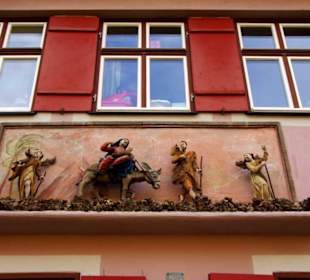 Kunstvoll geschmückte Häuser