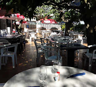 Blick über die Terrassenplätze des L´Oasis