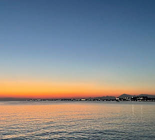 Strand Side