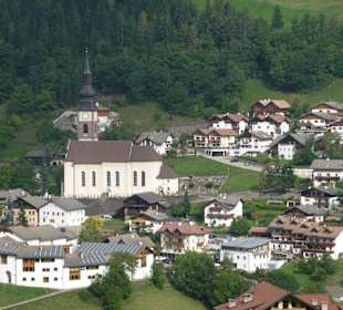 Pizzeria Viel Nois mit Kirche