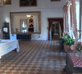 Erste Geschoss - Wohnzimmer mit Theaterbühne