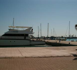 Ausblicke zu den Booten auf der Marina