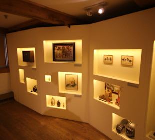 Ausstellungsstücke aus den vorigen Jh