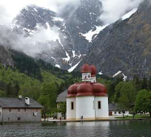 Blick auf die Kirche vom Boot aus