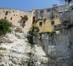 Häuser auf Felsen gebaut