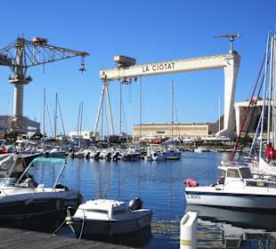 Die Werft im Hafen von La Ciotat