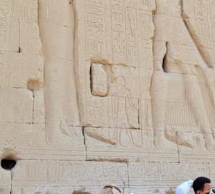 Барельеф на стене