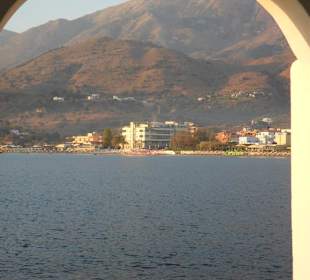 Blick von der Kirche zum Hotel Corissia Princess